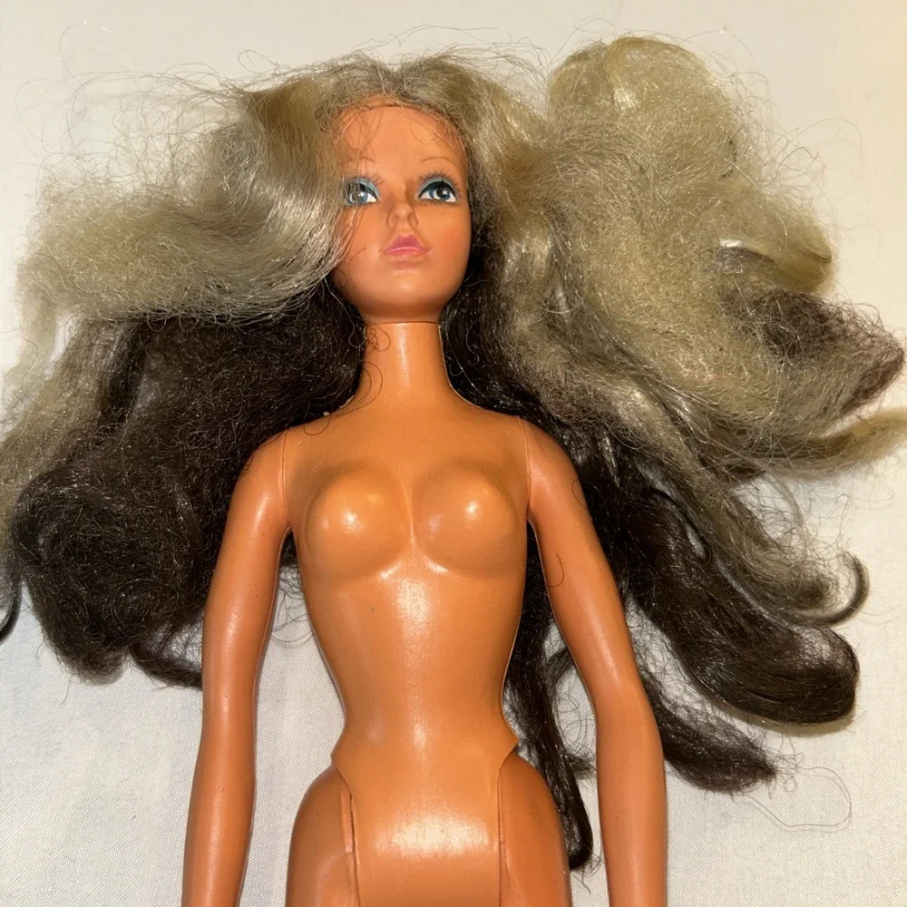 Vintage 1975 IDeal Tuesday Taylor Doll ‎ Blonde/Black Hair Head Swivels